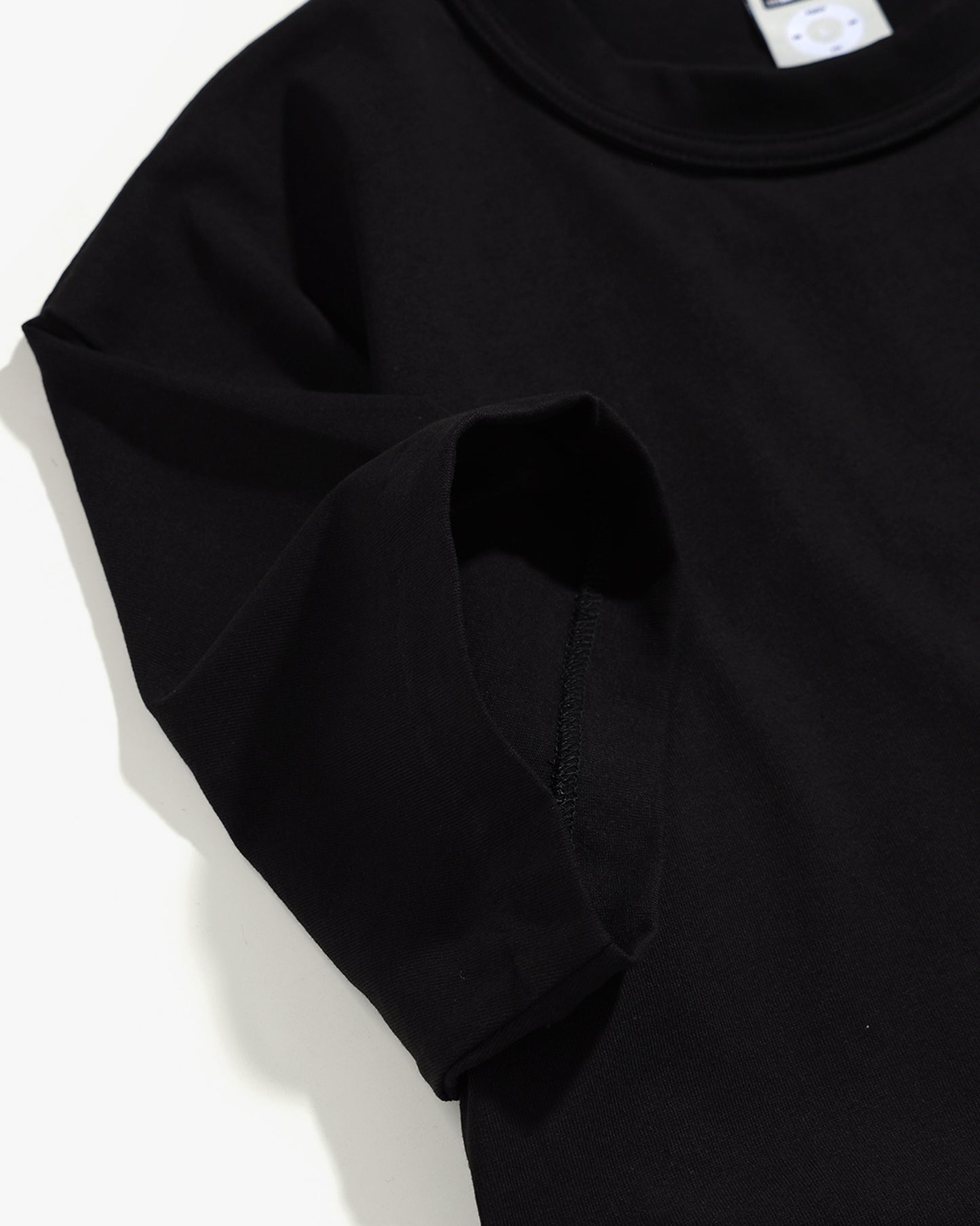 AKIRA TEE BLACK