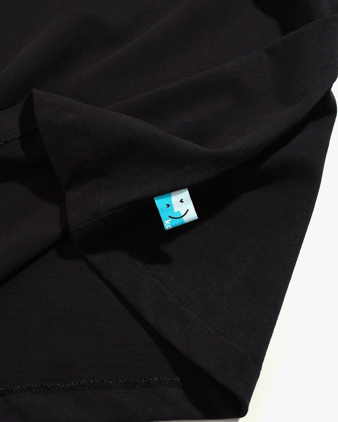 AKIRA TEE BLACK